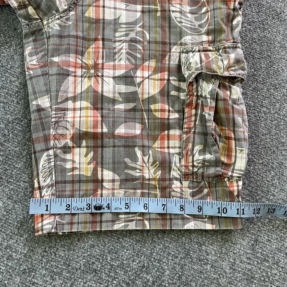 Plugg Shorts Mens 29 Floral Grey Plaid Cargo Relaxed Fit 11 Inch Beach Baggy Y2K